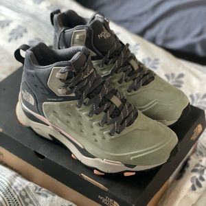 NWT The North Face hiking boots